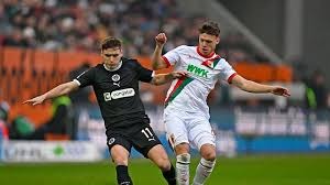 为什么球员在打击时穿戴护肘能有效防止近身速球造成的毁灭性骨折